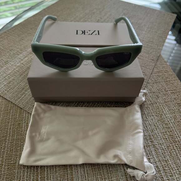 Brand New DEZI On Read Sunglasses in Jade / Dark Smoke - Picture 2 of 4